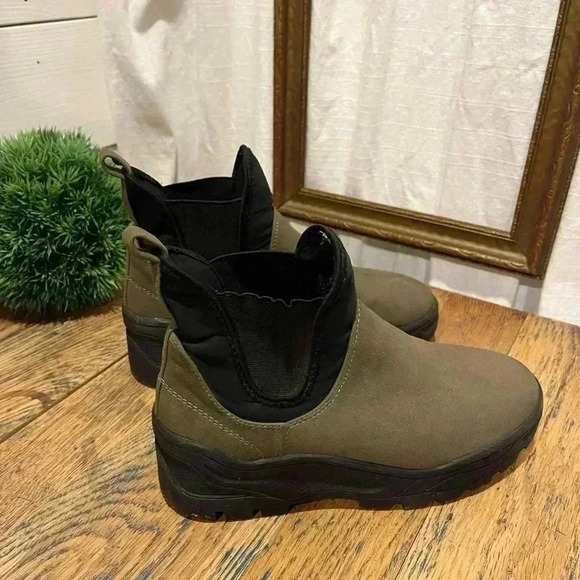📍 URBAN OUTFITTERS Suki Sporty Chelsea Boot Kaki size 7 - Picture 7 of 12